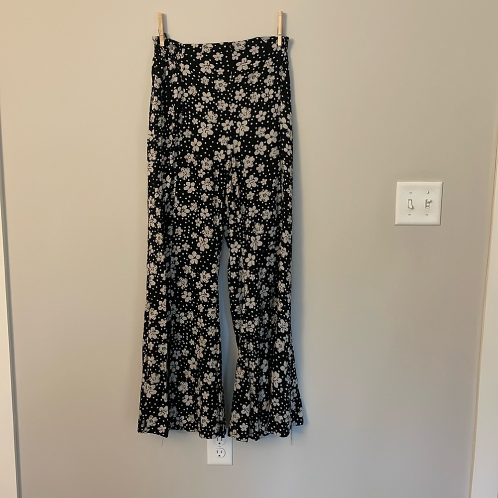 Black and white flowy pants ; slits in bottom of leg- size large